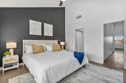 King Beds | Pool | Near Airport, DT, ConventionC - Image 4