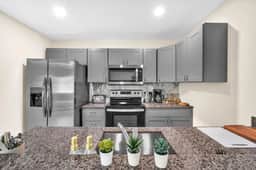 3BR/2BA|Vivid Vibe Villa|Gated Driveway & Backyard - Image 4