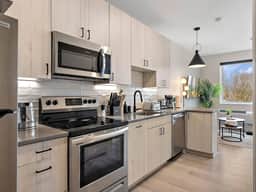 1 Bed w/Gym by Historic Riverfront District! - Image 2