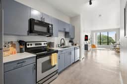 Galleria Retreat | Pool | Free Parking | Gym - Image 2