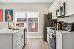 Cozy 1BR/1BA Urban Retreat in Columbus - Image 3