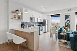 Luxury Uptown 2Bed Condo with Patio |Gym |Office - Image 3