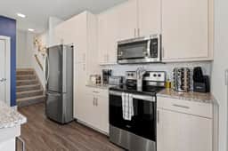 Stylish 2BR Near Uptown & Medical District - Image 3