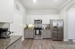 Modern 2BR Apartment with Pool, Gym & Free Parking - Image 4