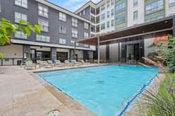 1BR / Sleeps 3 - Luxury Pool, Mall, Parking - Image 4