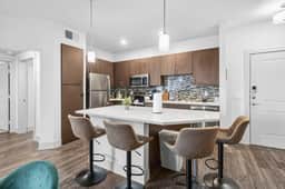 Luxury 1BR | Midtown Dallas | Pool, Gym, Free Park - Image 3