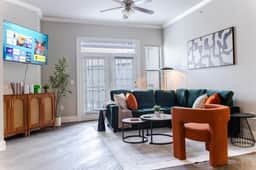 Sleeps 5 | Downtown & Sport Stadiums Nearby | Pool + Gym + Free Parking - Image 2
