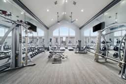 Sleeps 5 | Downtown & Sport Stadiums Nearby | Pool + Gym + Free Parking - Image 4