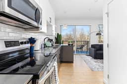 Stylish 1BD 1BA Condo w Patio, Free Wi-fi & Gym - Image 4