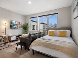 1 Bed+rooftop deck w/Gym by Northeast Art District - Image 2