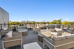 Modern 1BR Apt with Balcony, Gym and Free Parking - Image 5