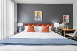 FIFA 2026 Stay | Modern Unit Galleria King Bed - Image 3