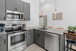 Modern & Cozy Stay in Minneapolis | Rooftop! - Image 3