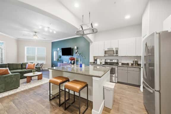Luxuries 1-bed 1-bath| Sleeps 2 | Pool/Gym/Parking - Image 1