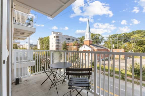 Luxury ATL 1BR | Gym & Courtyard Access - Image 1