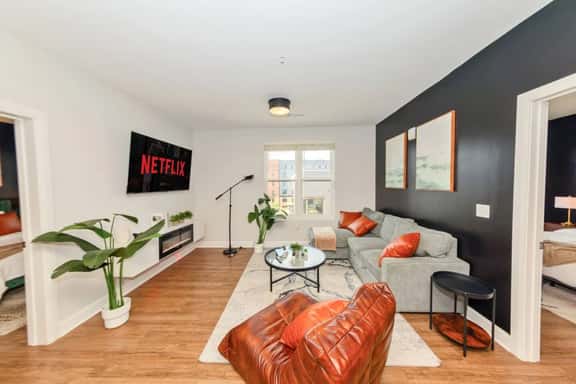 Luxury Italian vibe 3Bed | Pool, Gym, Parking - Image 1