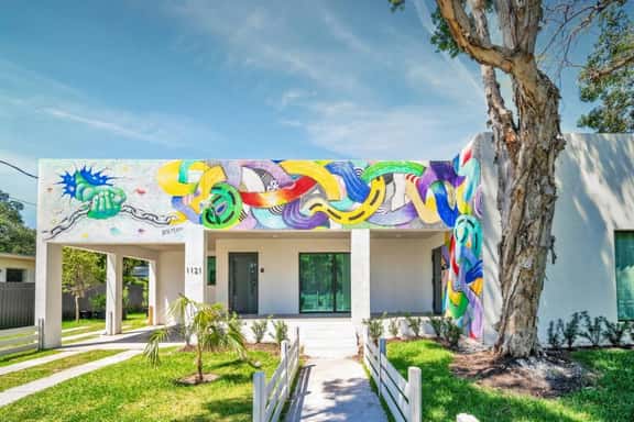 6BR|4BA| Art House W Gated Yard|5 min to Wyn Walls - Image 1