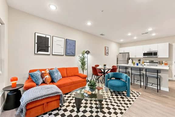 Luxe 1BR stay in Columbus with Rooftop & Gym - Image 1