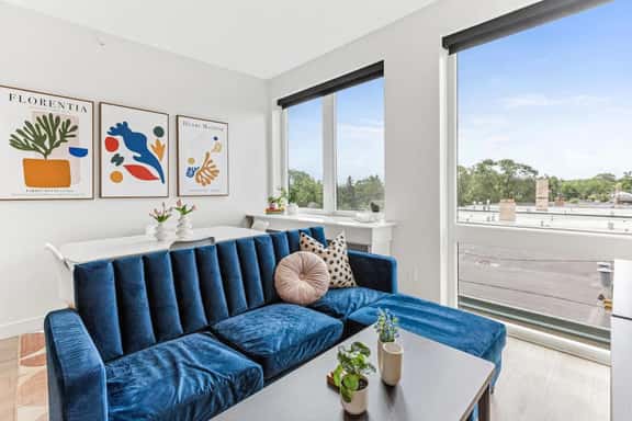 Stylish Studio + Gym | 10min DT, Stadiums, Airport - Image 1