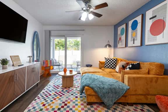 Bright 2BR Tampa Retreat • Near Bay & Downtown - Image 1