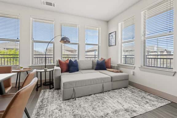 Stylish 2BR Near Uptown & Medical District - Image 1