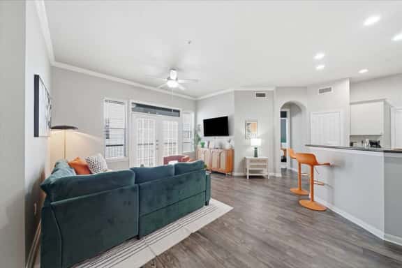 Modern 2BR Apartment with Pool, Gym & Free Parking - Image 1