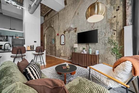 Chic loft w/ gym & rooftop firepit near downtown - Image 1