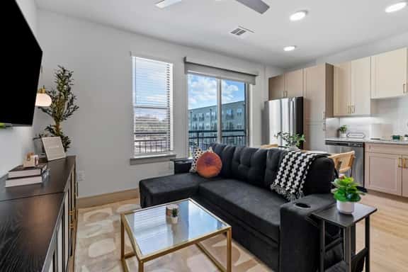 Stylish 1 King BR suite Domain Mall, Gym, Pool & Parking - Image 1