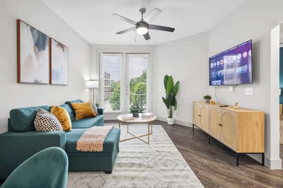 Luxury 1BR | Midtown Dallas | Pool, Gym, Free Park - Image 1
