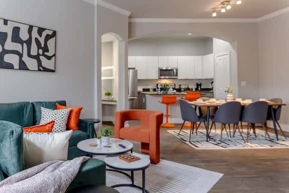 Sleeps 5 | Downtown & Sport Stadiums Nearby | Pool + Gym + Free Parking - Image 1