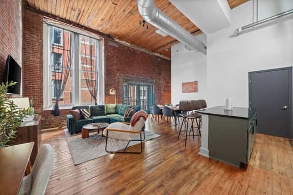 Modern 2BR Retreat Near Downtown St. Louis - Image 1