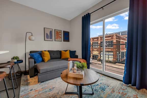 Charming 1BR Stay Near Detroit’s Midtown - Image 1