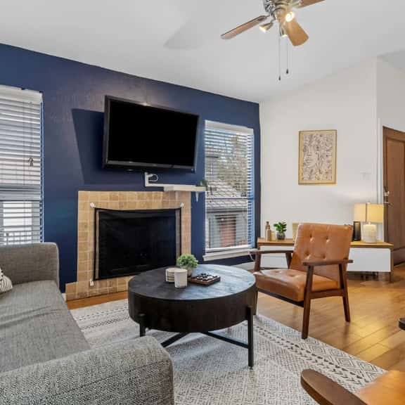 Walk to SoCo|Private Patio|Free Parking|Pets OK - Image 1