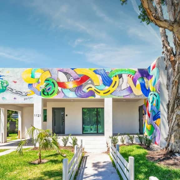 6BR|4BA| Art House W Gated Yard|5 min to Wyn Walls - Image 1