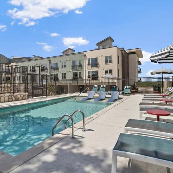 1Bed 1Bath Pool + Gym | Near Domain Mall + Topgolf - Image 1