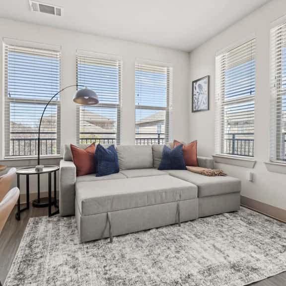 Stylish 2BR Near Uptown & Medical District - Image 1