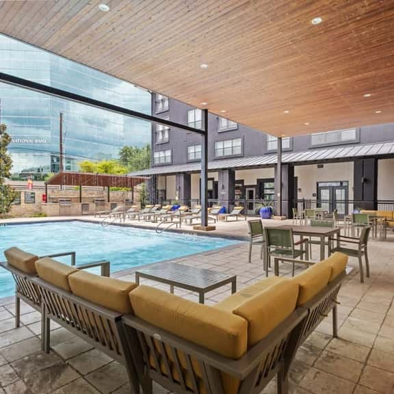 1BR / Sleeps 3 - Luxury Pool, Mall, Parking - Image 1