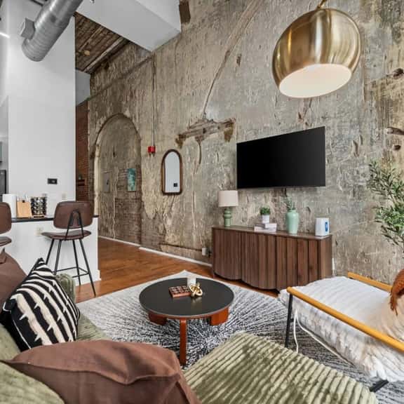 Chic loft w/ gym & rooftop firepit near downtown - Image 1