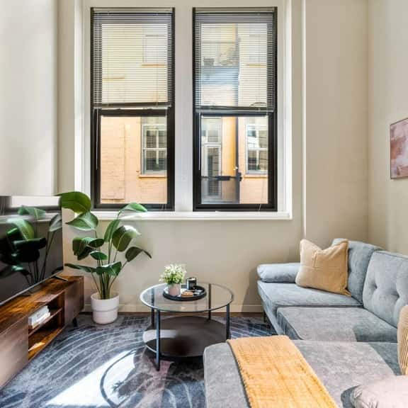1Bed/1.5Bath Gym+Pool, Stadium. - Image 1