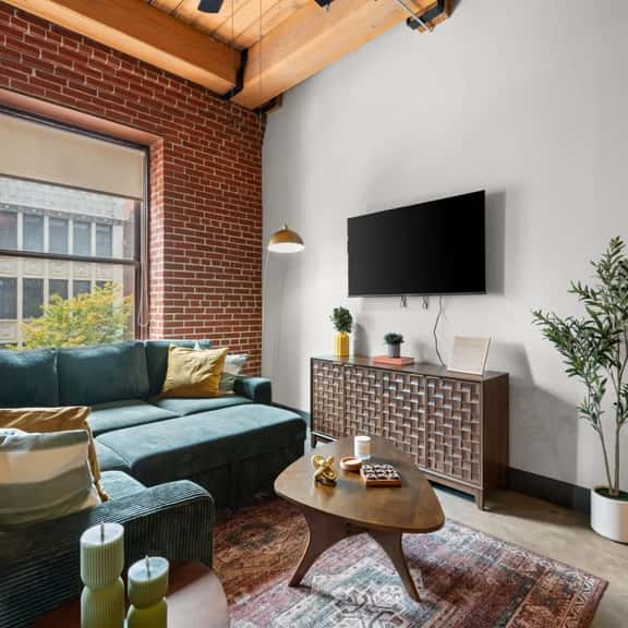 Stylish 2BR Downtown St. Louis Escape - Image 1