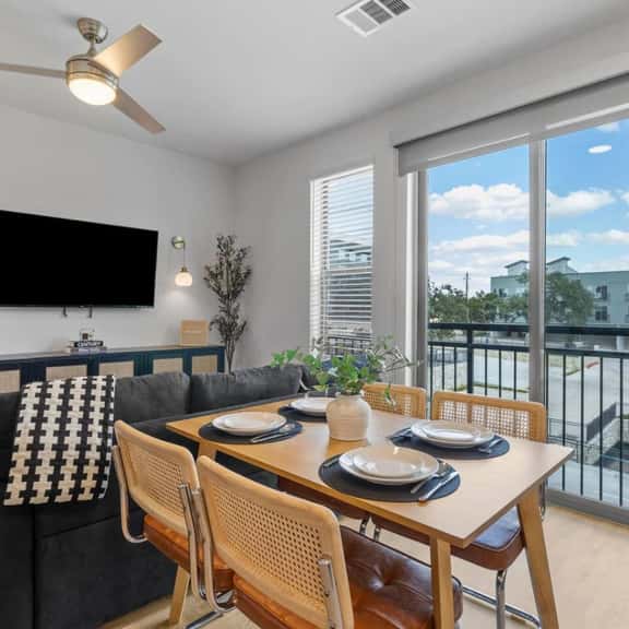 Lux King Suite | Gym | Pool | Techridge - Image 1