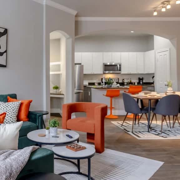 Sleeps 5 | Downtown & Sport Stadiums Nearby | Pool + Gym + Free Parking - Image 1