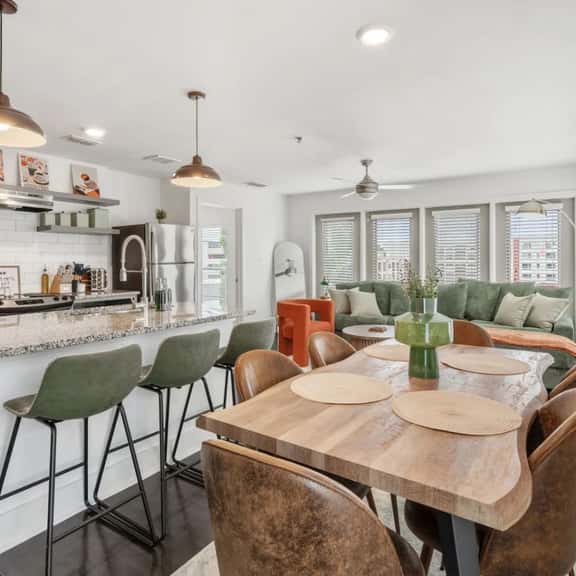 Lux 2BR| Rooftop Deck | Beltline+DT | Free Parking - Image 1