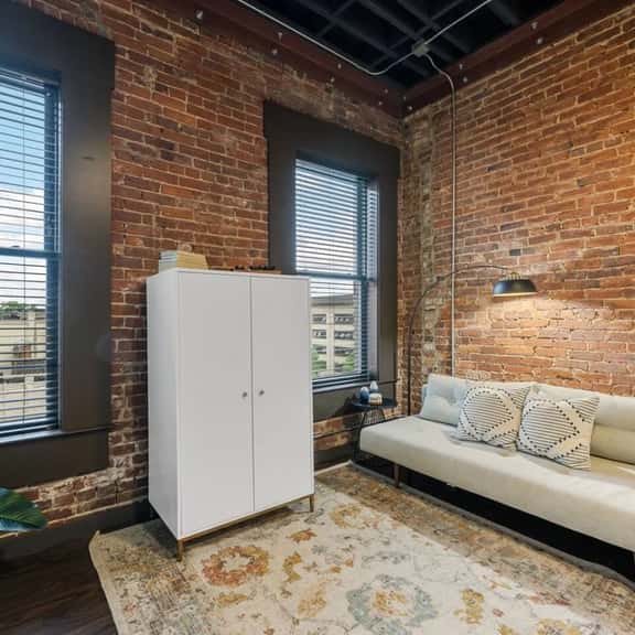 1BR Heart of D/T, near Aquarium, Whisky Distillery - Image 1