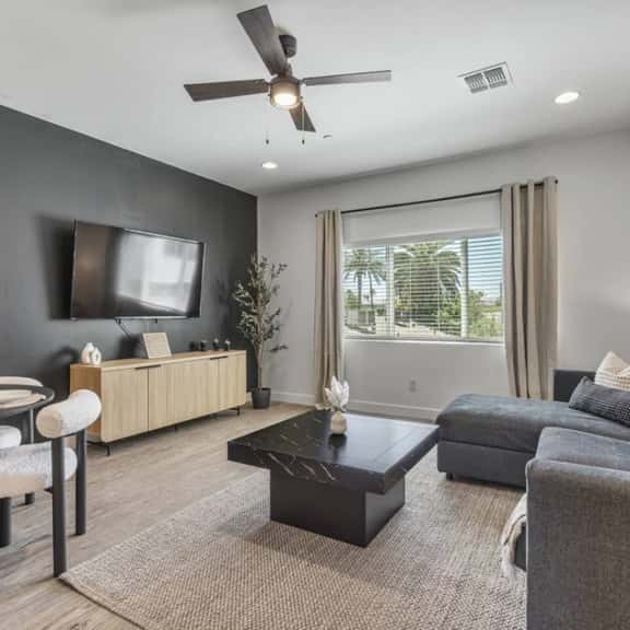 King Beds | Pool | Near Airport, DT, ConventionC - Image 1