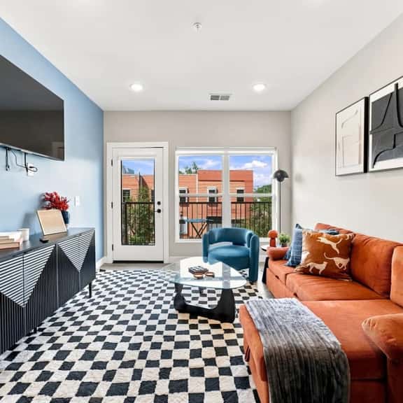 Stylish 1BR with rooftop access near Franklin Park - Image 1
