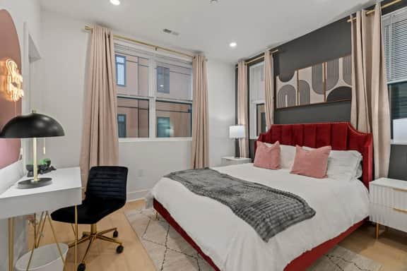 Chic Getaway Near Attractions - Image 3