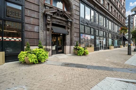 Chic Loft DT St. Louis•FREE Parking•RT Patio•Gym - Image 4