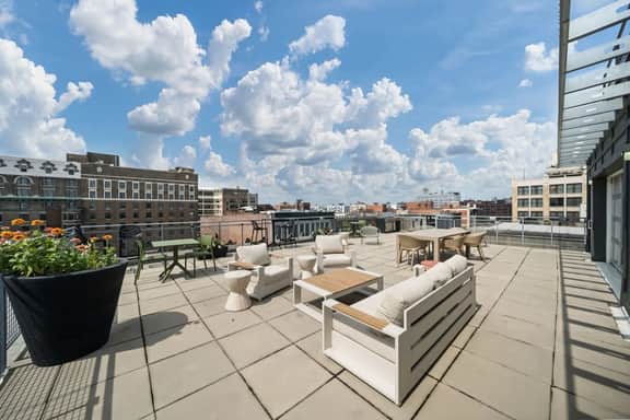 Chic Loft DT St. Louis•FREE Parking•RT Patio•Gym - Image 2