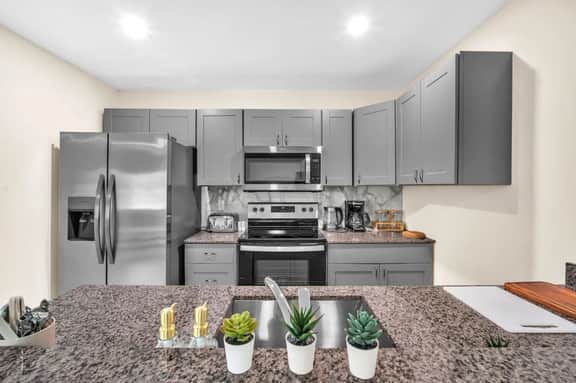 3BR/2BA|Vivid Vibe Villa|Gated Driveway & Backyard - Image 4